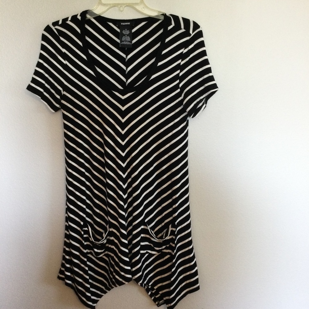 Premise Black & White Short Sleeve Shark Tooth Hem Dress Size Small - Picture 4 of 7
